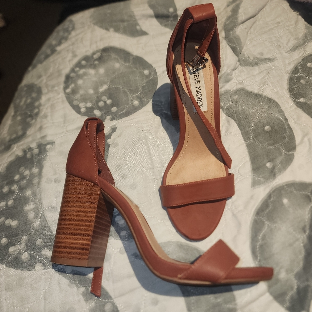 Brown leather Steve madden heels
